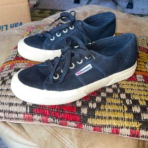 Superga black women’s sneakers. Size: Eu-36, USmens- 4.5, USwomens- 6
